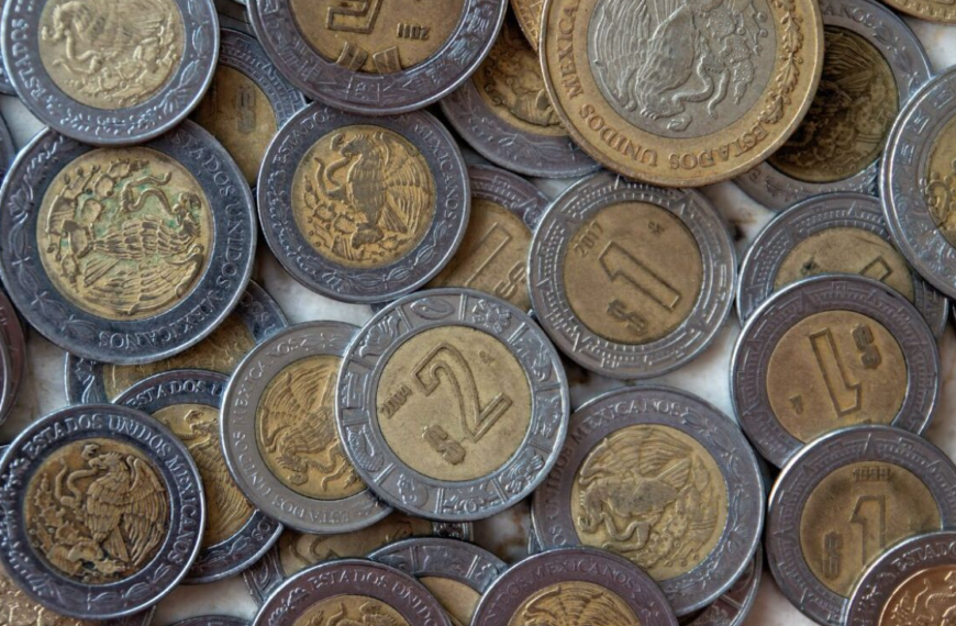 Monedas de América Latina Caen por Avance Global del Dólar