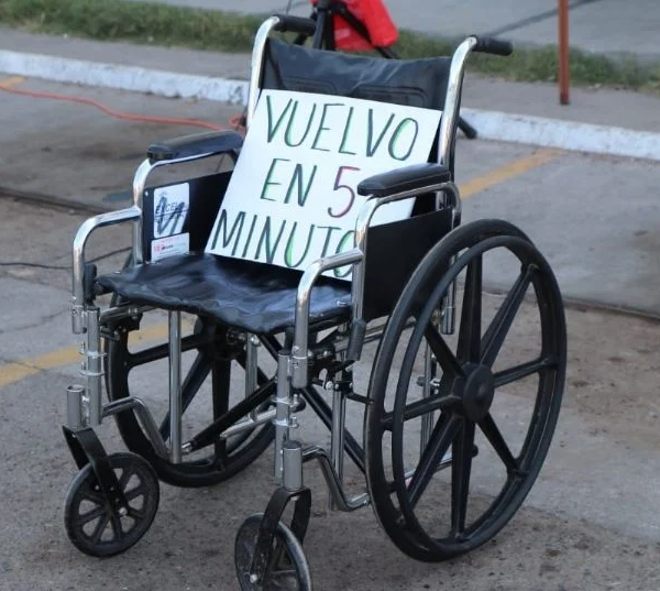 Vuelvo en 5 minutos’: Toma el control de los estacionamientos en el centro de Navojoa