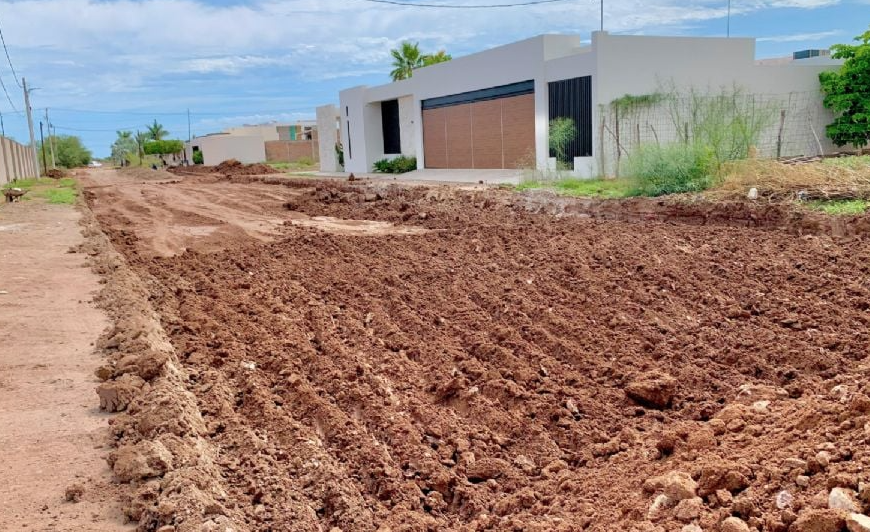 Alcalde de Huatabampo bajo fuego por pavimentar calle de su familia y funcionario