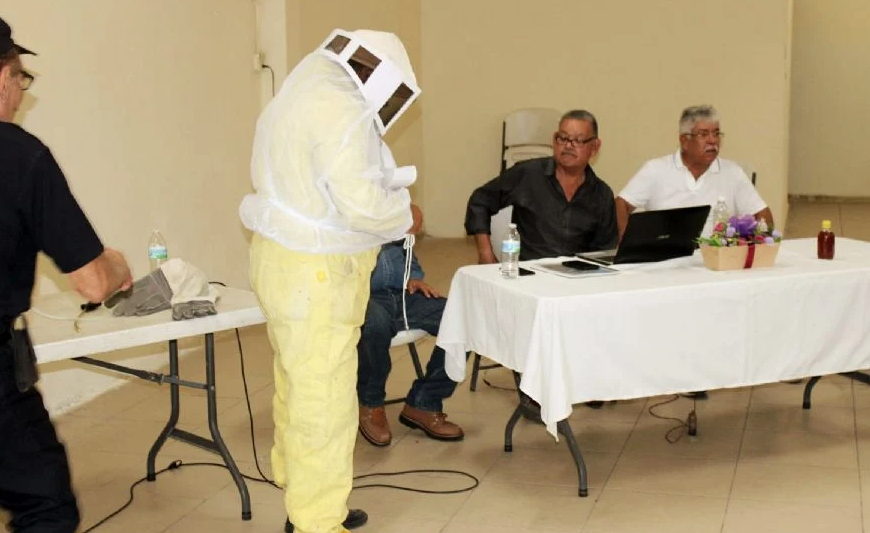 Bomberos reciben capacitación sobre manejo de enjambres en la región del Mayo