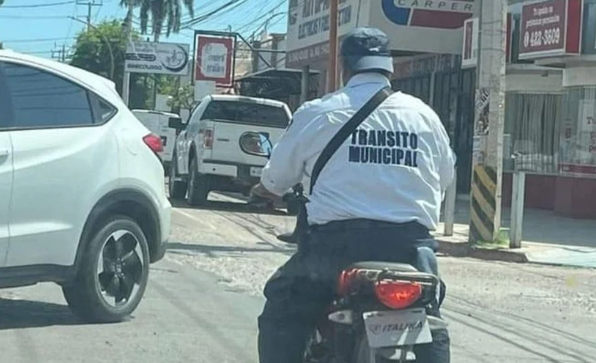 Oficial de Tránsito en Navojoa Sancionado por Conducir sin Casco tras Denuncia Ciudadana