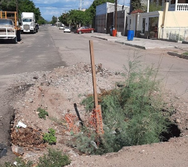 Zanjas olvidadas en Navojoa representan un riesgo para los conductores