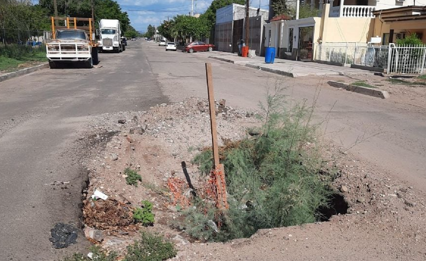 Zanjas olvidadas en Navojoa representan un riesgo para los conductores