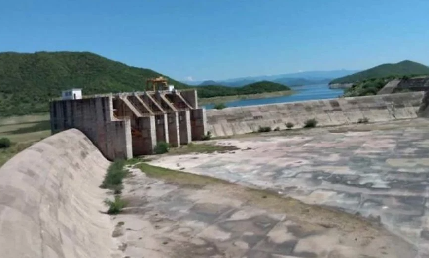 El nivel de agua en la presa del Mocúzarit sigue disminuyendo, agravando la situación para los agricultores