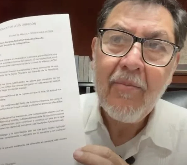 Fernández Noroña recibe carta de disculpa tras agresión en sala de espera vip del AICM