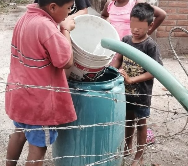 Desabasto de agua en el sector oriente de Navojoa, un eterno problema sin resolver