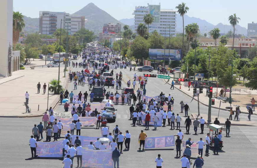 Mega Marcha de Galleros en Hermosillo está a punto de llegar a Palacio de Gobierno