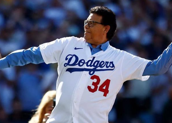 Rinden homenaje a Fernando Valenzuela en «La Mañanera del Pueblo»