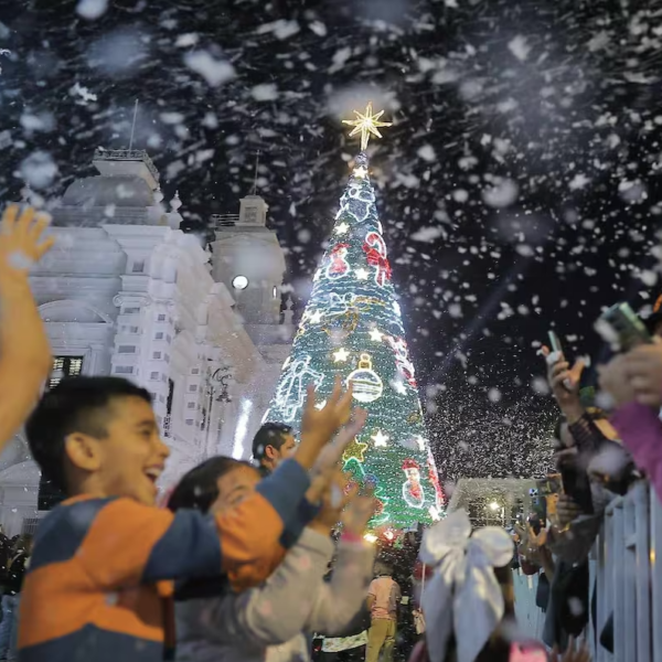 Se enciende la magia navideña en Hermosillo con luces y festejos