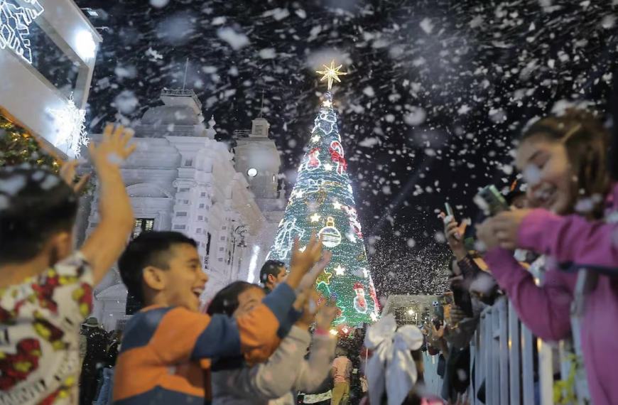 Se enciende la magia navideña en Hermosillo con luces y festejos