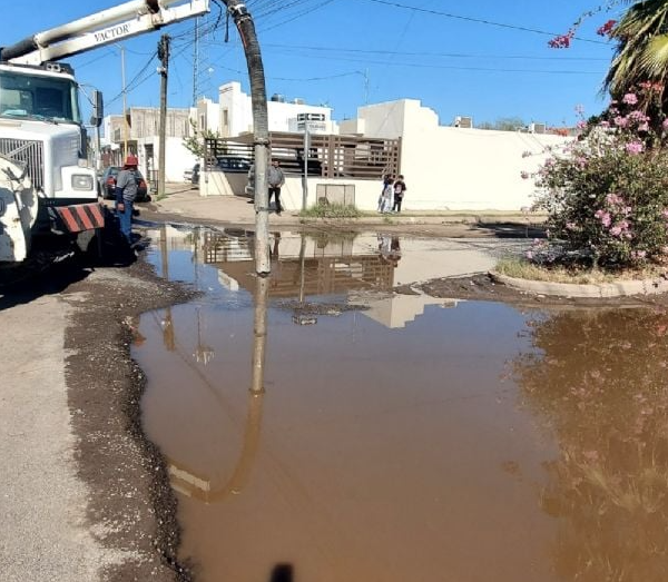 Finalmente desazolvan laguna de aguas negras en el fraccionamiento Girasoles, Navojoa