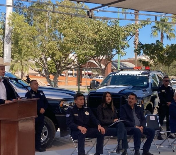 Gobernador Alfonso Durazo entrega patrullas y equipamiento para reforzar la Policía Estatal