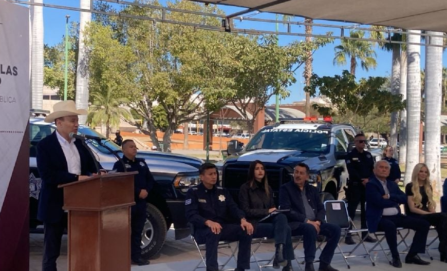 Gobernador Alfonso Durazo entrega patrullas y equipamiento para reforzar la Policía Estatal
