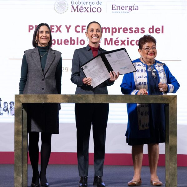 CFE y PEMEX regresan al pueblo de México: Sheinbaum firma leyes secundarias que revierten la reforma energética de 2013