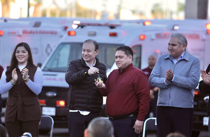 Gobierno de Sonora entrega 12 nuevas ambulancias para fortalecer el CRUM 