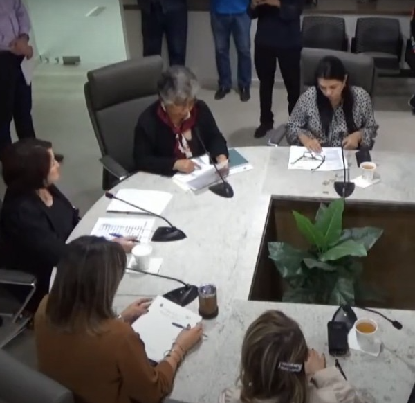 Ciudadanos de Navojoa llevan alza del predial al Congreso