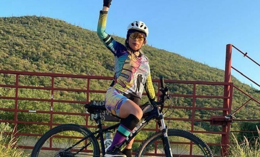 Ciclista navojoense es demandada por el conductor que la atropelló y casi le quita la vida