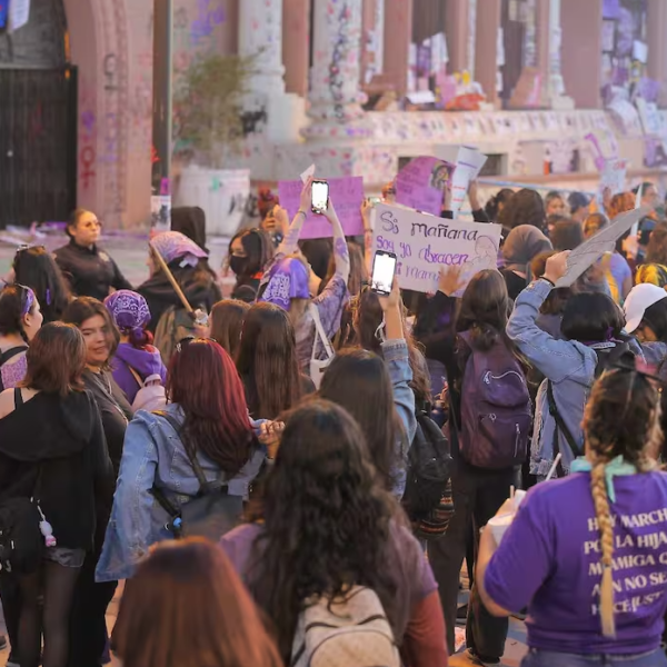 Mujeres exigen justicia y fin a la violencia en marcha masiva del 8M