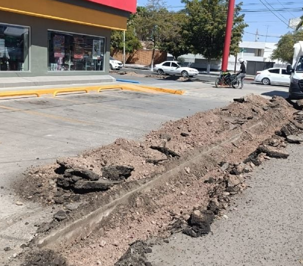 Ayuntamiento de Navojoa abre zanjas en accesos a comercios; ciudadanos denuncian posible presión
