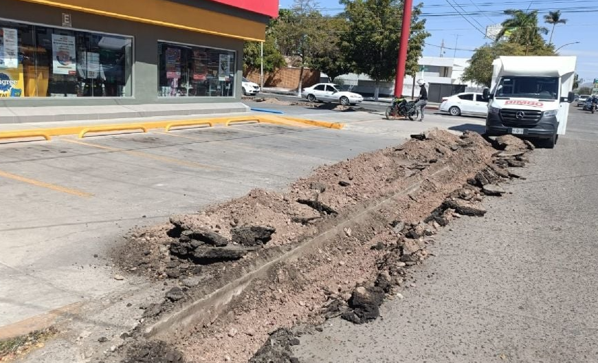 Ayuntamiento de Navojoa abre zanjas en accesos a comercios; ciudadanos denuncian posible presión