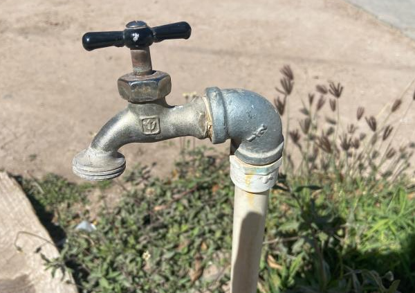Altos cobros y escasez: ciudadanos denuncian irregularidades en el servicio de agua potable en Navojoa