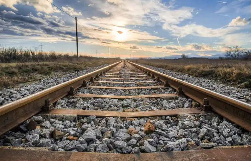 Hombre resulta lesionado tras intentar cruzar vías del tren en Navojoa