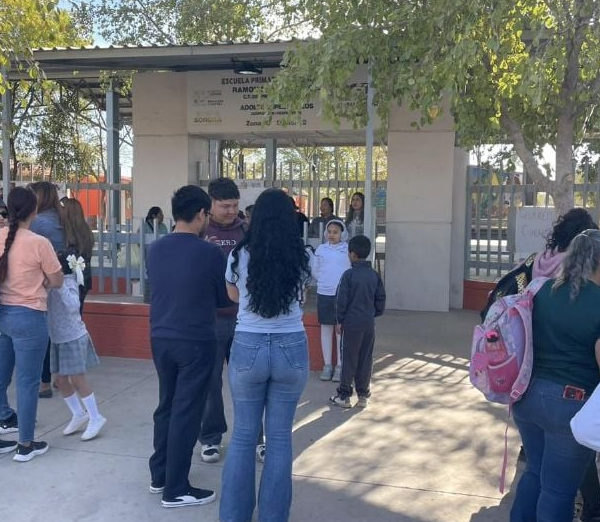 Madres de familia exigen transparencia en primaria de Navojoa