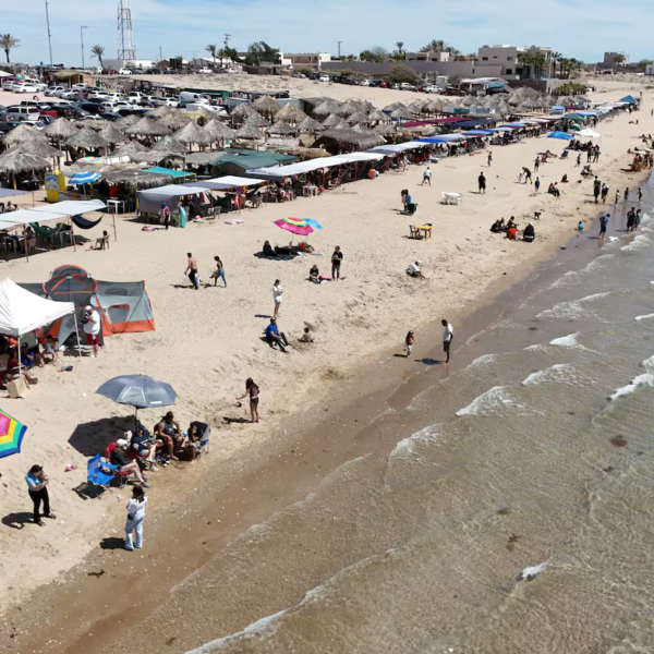 Carperos de Bahía de Kino recibirán sombrillas ecológicas para Semana Santa
