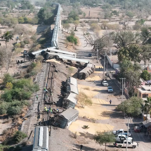 Descarrila tren en Navojoa; seis vagones bloquean vialidad en Pueblo Viejo