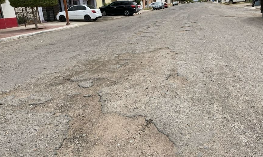 Vecinos de la calle Hidalgo exigen su rehabilitación tras años de abandono