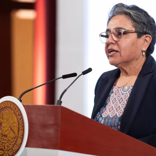 Inhabilitan a farmacéutica por falsificación y preparan denuncia penal; 16 empresas bajo investigación