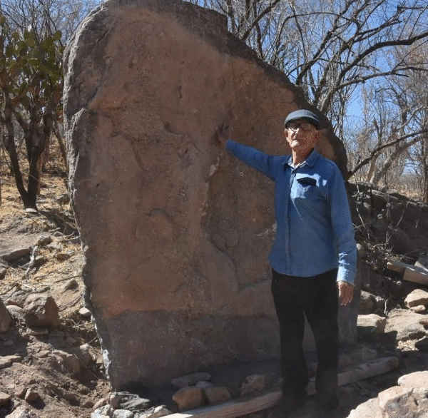 Lombardo Ríos cumple su sueño: reencuentro con piedra ancestral en Navojoa