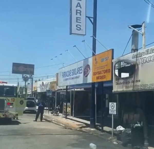 Incendio consume taquería en el corazón de Navojoa; no hubo lesionados