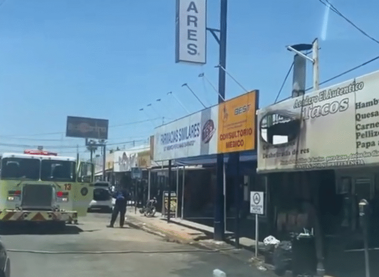 Incendio consume taquería en el corazón de Navojoa; no hubo lesionados