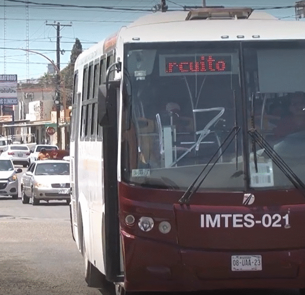 Sin aire, sin descuentos y con largas esperas: denuncian deficiencias en el transporte público de Navojoa