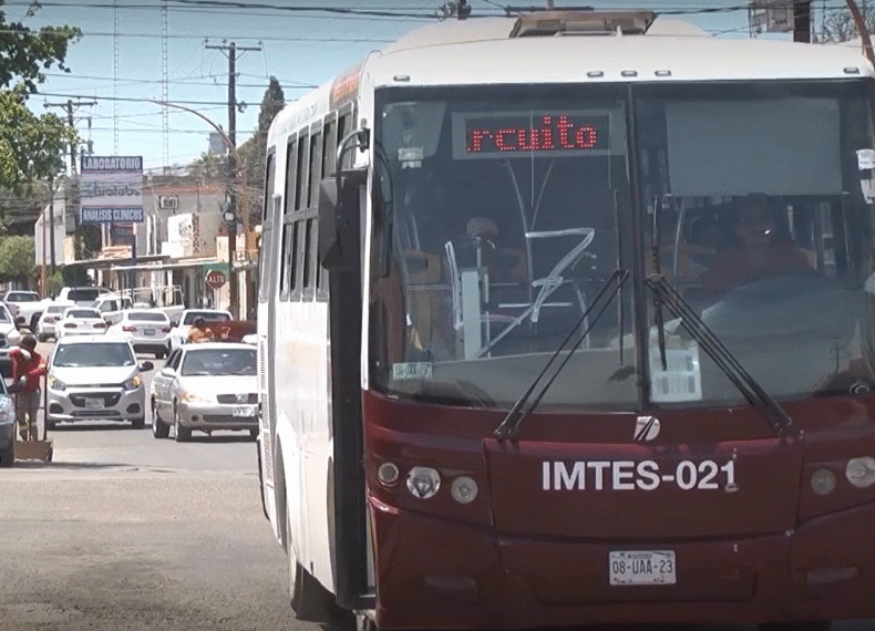 Sin aire, sin descuentos y con largas esperas: denuncian deficiencias en el transporte público de Navojoa
