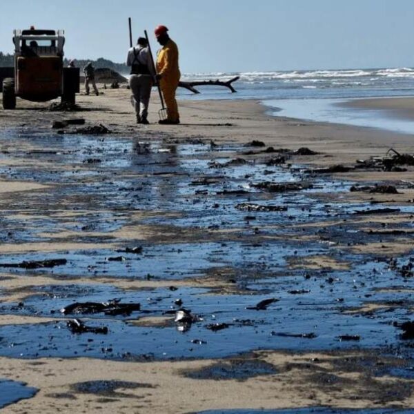 Pemex derrama gran cantidad de hidrocarburo en Paraíso, Tabasco, dejando graves afectaciones ambientales y económicas