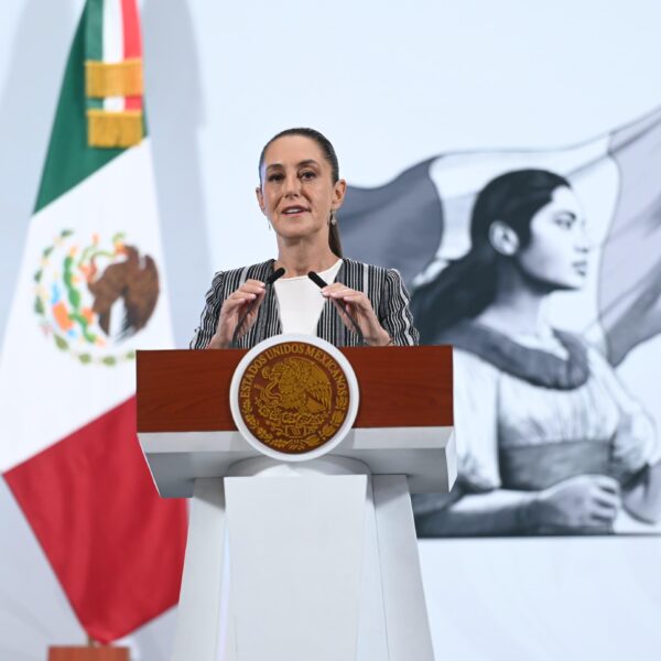 Claudia Sheinbaum recibe Insignia de Oro de la Americas Society y dedica reconocimiento al pueblo de México