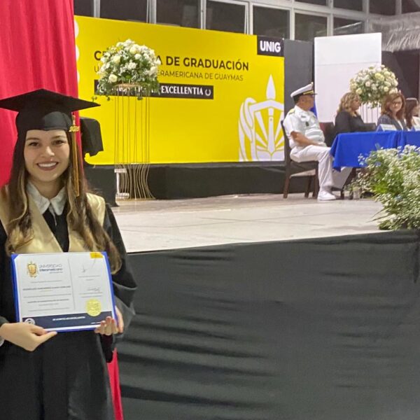 Egresan nuevos profesionistas de la UNIG en emotiva ceremonia