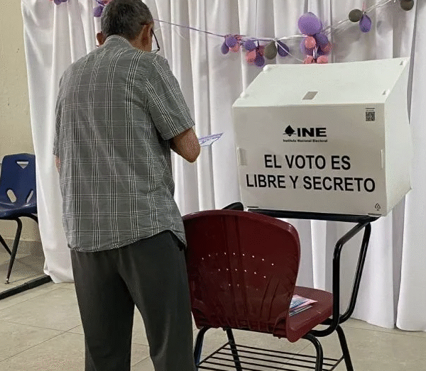 Adultos mayores protagonizan la jornada electoral en Navojoa y llaman a los jóvenes a participar