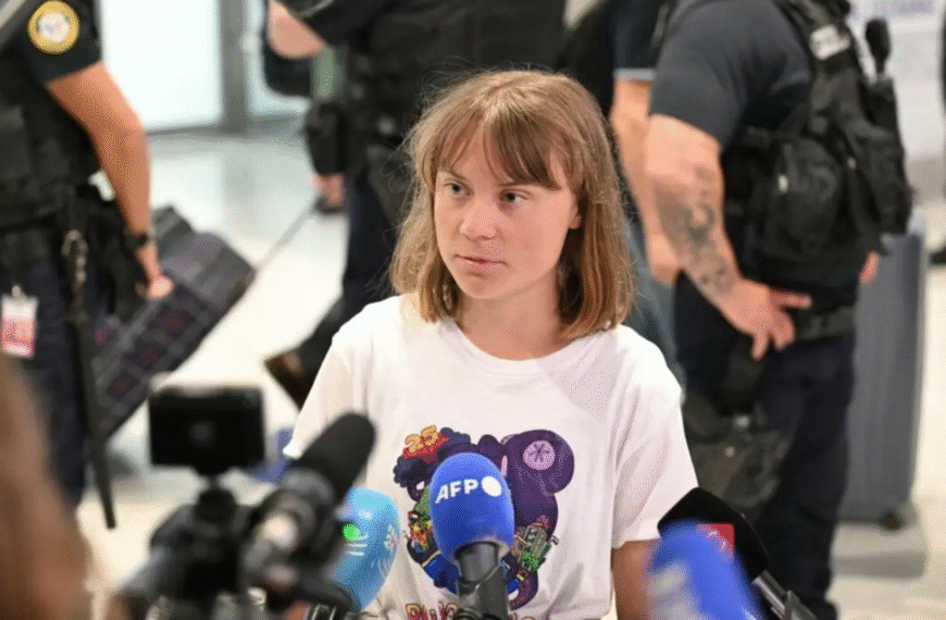 Greta Thunberg acusa a Israel de “genocidio” tras ser deportada por intentar llevar ayuda humanitaria a Gaza