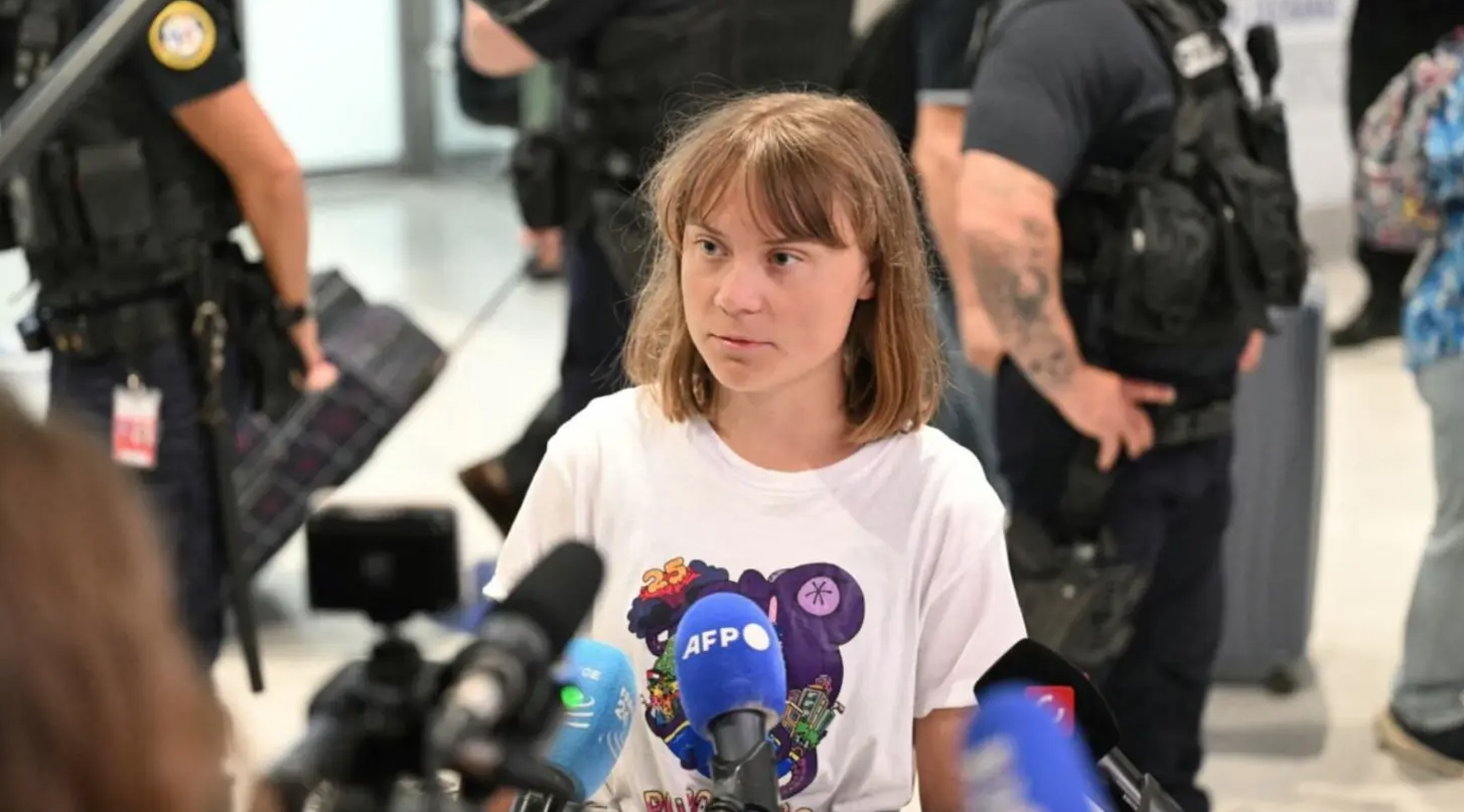 Greta Thunberg acusa a Israel de “genocidio” tras ser deportada por intentar llevar ayuda humanitaria a Gaza