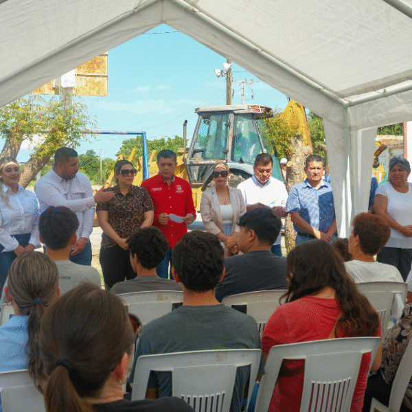 Inicia rehabilitación de la cancha en la Colonia Trinidad de Huatabampo