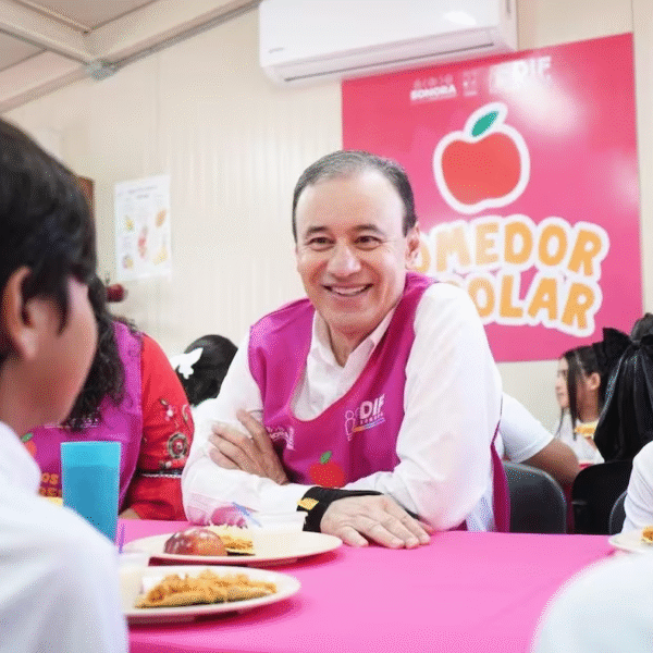 «La educación no es un privilegio, es un derecho»: Alfonso Durazo supervisa entrega de desayunos y uniformes escolares