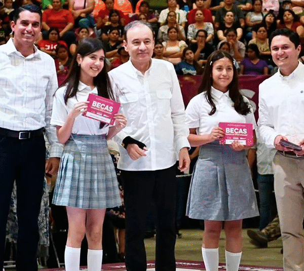 Con “Sonora de Oportunidades”, Durazo entrega más de 7 mil becas a estudiantes de Hermosillo