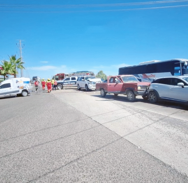 Carambola en entrada norte de Navojoa deja tres lesionados y caos vial