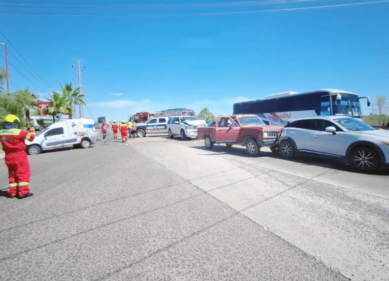 Carambola en entrada norte de Navojoa deja tres lesionados y caos vial
