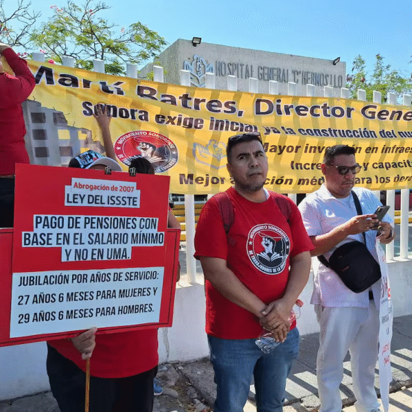 Maestros protestan frente al Issste en Hermosillo: exigen hospital de tercer nivel y diálogo con autoridades