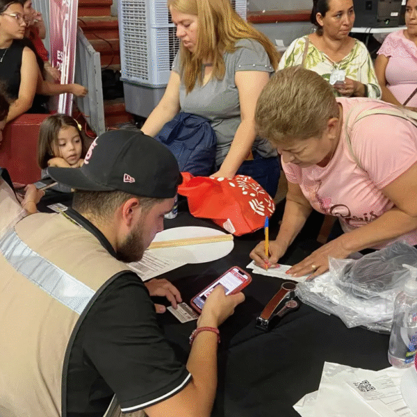 Inicia entrega de uniformes escolares gratuitos en Navojoa