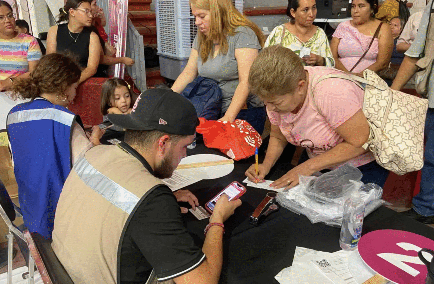 Inicia entrega de uniformes escolares gratuitos en Navojoa